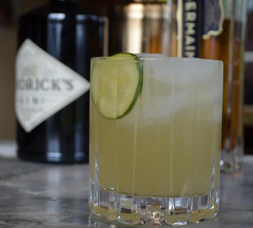 Có thể bạn đã từng uống nhiều loại cocktail khác nhau, nhưng chưa bao giờ thử Cucumber Collins Cocktail. Với mùi thơm mát mẻ của dưa leo, đây sẽ là một trải nghiệm mới và thú vị cho đam mê thưởng thức cocktail của bạn.