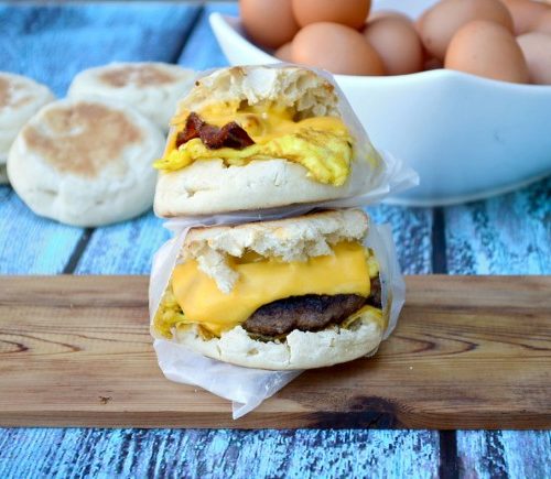 Breakfast: Khởi đầu ngày mới bằng những bữa ăn sáng tươi ngon và đầy năng lượng. Từ những tô bún vàng truyền thống đến những bánh mì ướp vị thơm ngon - tất cả đều được ghi lại trong hình ảnh đẹp mắt.