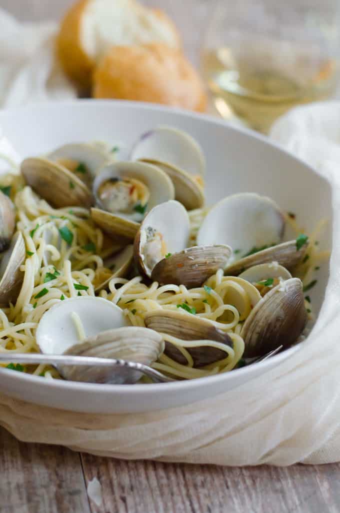 Linguine with Clams - Italian Linguine and Clams Recipe